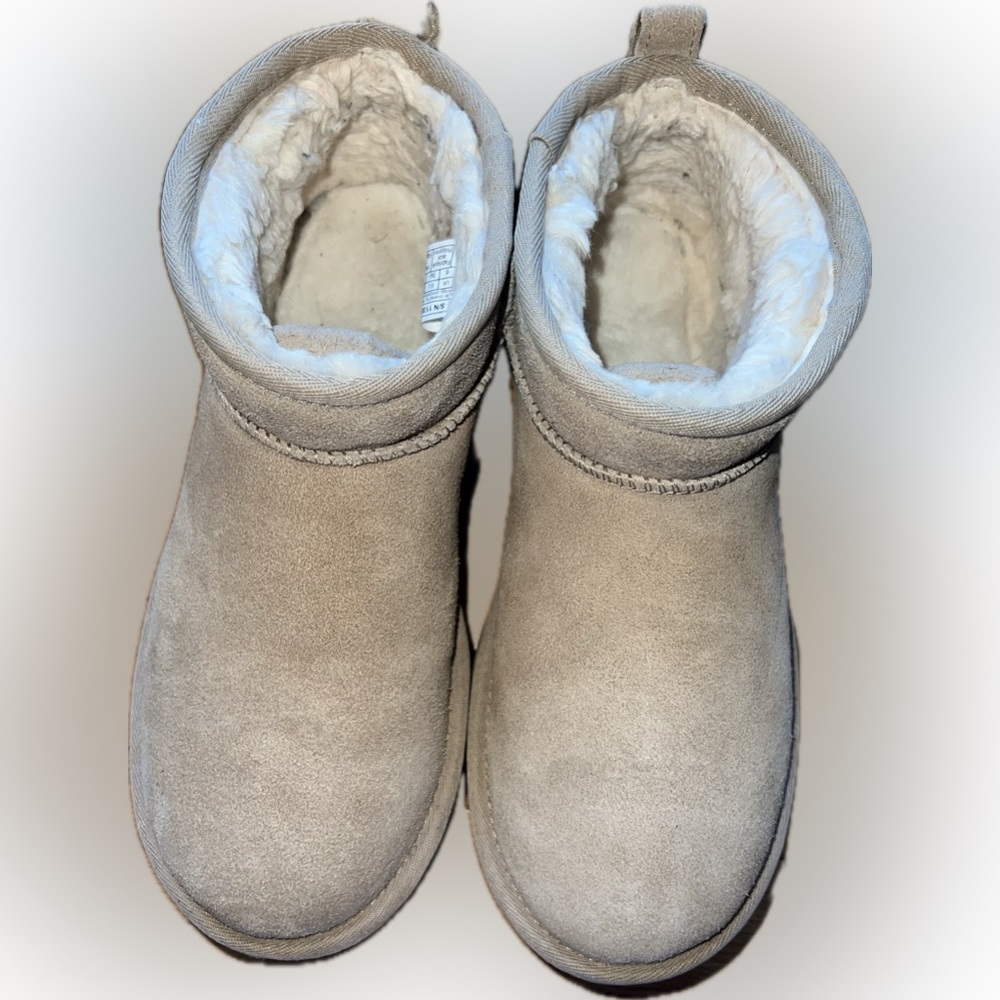 UGG MINI PLATFORM COLOR SAND-Like new - Picture 3 of 10